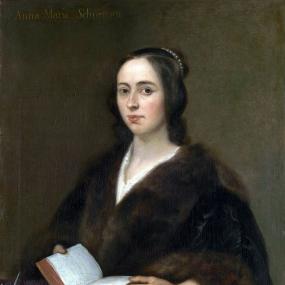 Photograph of a painting of Anna Maria van Schurman by Jan Lievens. She is seated at a desk with an inkwell and quill on it, and the book she holds appears to have blank pages: so she is shown as a writer. She is wearing a large, dark, fur-trimmed cloak over a white chemise with a low V neck; her dark hair is partly pulled back in a bun encircled with a strand of pearls, with the rest of her hair falling down around her shoulders. National Gallery.