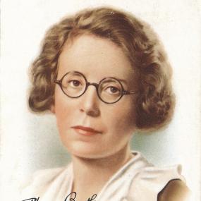 A drawing of Phyllis Bentley wearing small circular glasses, against a white background with a green haze concentrated in the centre of the
            image and her signature in the lower left, 1937. Cigarette card 3 of 40 from the Famous British Authors series by WD &amp; HO Wills and the Imperial Tobacco Company of Great Britain &amp;
            Ireland Ltd.